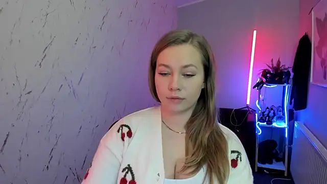 holly xglam online show from January 14, 8:14 pm