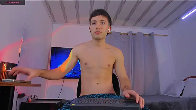 Snapshot of bower_and_colucci chatting on November 3, 1:19 am bower and colucci online show from November 3, 1:19 am