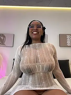 Snapshot of Esmeralda_Duarte chatting on February 14, 4:53 am Esmeralda Duarte online show from February 14, 4:53 am