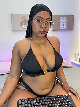 Snapshot of Esmeralda_Duarte chatting on March 3, 5:35 am Esmeralda Duarte online show from March 3, 5:35 am