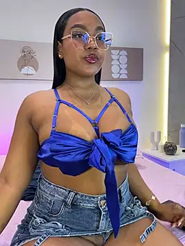 Snapshot of Esmeralda_Duarte chatting on March 13, 3:46 am Esmeralda Duarte online show from March 13, 3:46 am