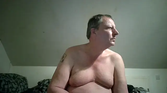 Snapshot of chubbybear2cum chatting on May 15, 11:01 pm chubbybear2cum online show from May 15, 11:01 pm