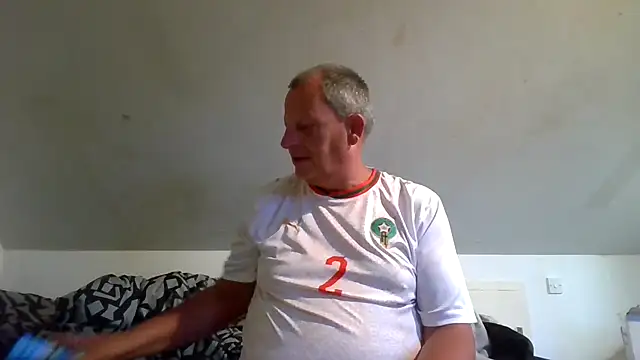 Snapshot of chubbybear2cum chatting on July 27, 7:10 pm chubbybear2cum online show from July 27, 7:10 pm