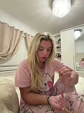 Snapshot of IrishTeenBarbie69 chatting on June 10, 9:35 pm IrishTeenBarbie69 online show from June 10, 9:35 pm
