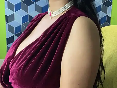 Snapshot of Aishwarya_101_ chatting on February 4, 6:14 am Aishwarya 101 online show from February 4, 6:14 am