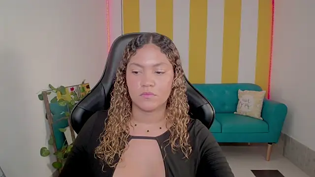 Snapshot of Cristal_War chatting on September 29, 11:31 pm Cristal War online show from September 29, 11:31 pm