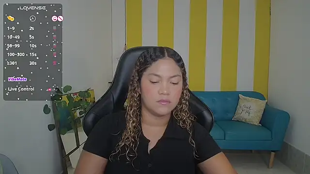 Snapshot of Cristal_War chatting on October 22, 11:04 pm Cristal War online show from October 22, 11:04 pm