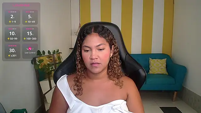 Snapshot of Cristal_War chatting on October 27, 11:09 pm Cristal War online show from October 27, 11:09 pm