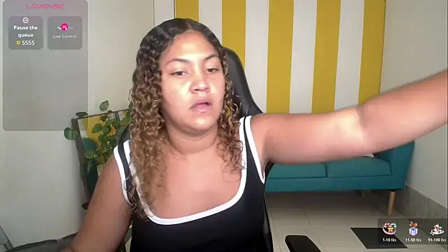 Snapshot of Cristal_War chatting on November 9, 11:03 pm Cristal War online show from November 9, 11:03 pm