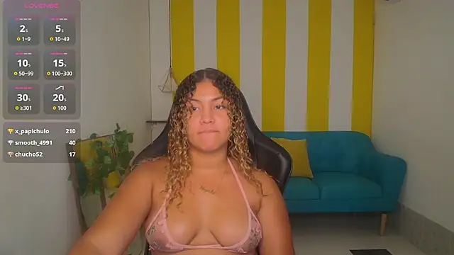 Snapshot of Cristal_War chatting on November 15, 11:32 pm Cristal War online show from November 15, 11:32 pm