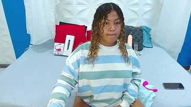 Snapshot of Cristal_War chatting on November 29, 9:18 pm Cristal War online show from November 29, 9:18 pm