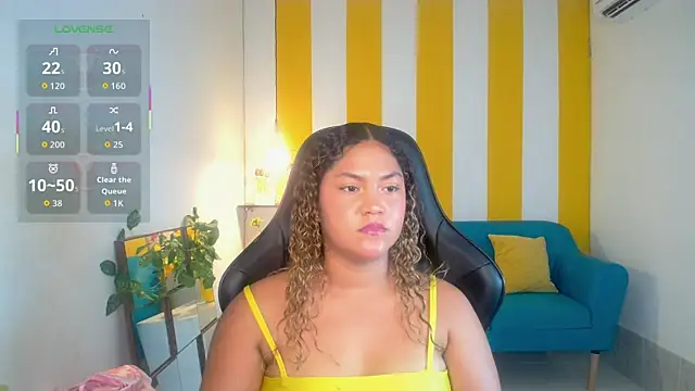 Snapshot of Cristal_War chatting on December 3, 11:14 pm Cristal War online show from December 3, 11:14 pm