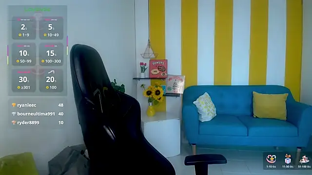 Snapshot of Cristal_War chatting on December 4, 11:24 pm Cristal War online show from December 4, 11:24 pm