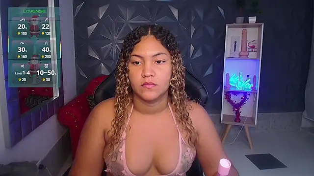 Snapshot of Cristal_War chatting on December 15, 8:57 pm Cristal War online show from December 15, 8:57 pm