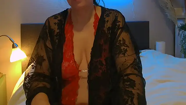 Snapshot of Ella_Next_Door chatting on February 10, 7:36 am Ella Next Door online show from February 10, 7:36 am