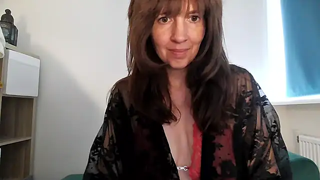 Snapshot of Ella_Next_Door chatting on June 14, 10:06 am Ella Next Door online show from June 14, 10:06 am