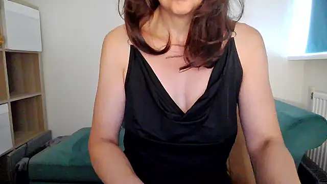 Snapshot of Ella_Next_Door chatting on June 30, 3:02 pm Ella Next Door online show from June 30, 3:02 pm