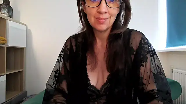 Snapshot of Ella_Next_Door chatting on July 12, 6:48 am Ella Next Door online show from July 12, 6:48 am