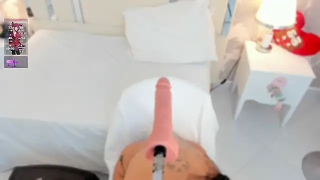 Miliaangeles online show from February 4, 9:04 am