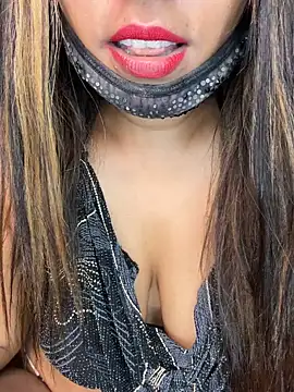 Snapshot of Cinderella-98 chatting on December 20, 8:12 pm Cinderella-98 online show from December 20, 8:12 pm