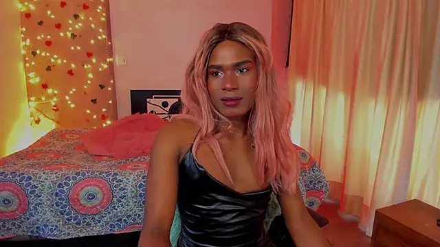 Snapshot of blackbarbietrans chatting on February 6, 9:38 pm blackbarbietrans online show from February 6, 9:38 pm