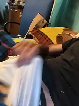 Snapshot of Tiulu157021 chatting on December 17, 11:00 pm Tiulu157021 online show from December 17, 11:00 pm