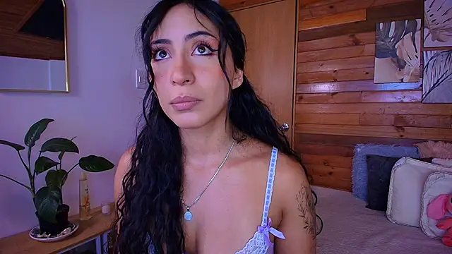 Snapshot of amber_curly chatting on May 22, 7:52 pm amber curly online show from May 22, 7:52 pm