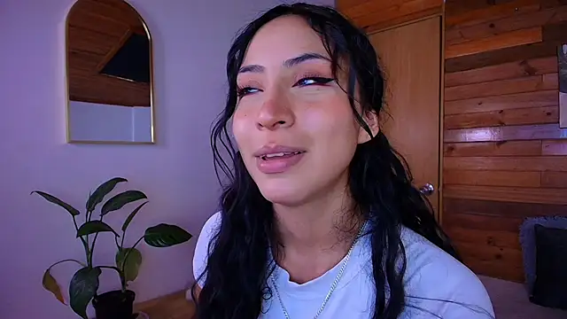 Snapshot of amber_curly chatting on May 29, 5:55 pm amber curly online show from May 29, 5:55 pm