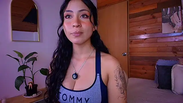 Snapshot of amber_curly chatting on June 20, 6:22 pm amber curly online show from June 20, 6:22 pm