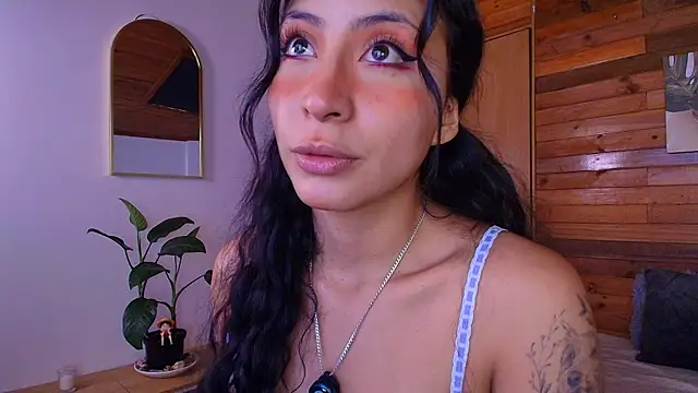 Snapshot of amber_curly chatting on July 7, 3:38 pm amber curly online show from July 7, 3:38 pm