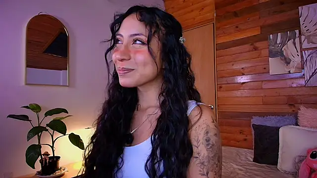Snapshot of amber_curly chatting on July 25, 3:20 pm amber curly online show from July 25, 3:20 pm