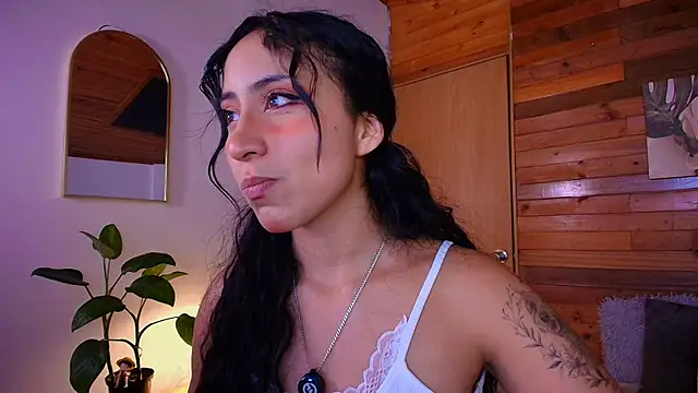 Snapshot of amber_curly chatting on August 3, 8:12 pm amber curly online show from August 3, 8:12 pm