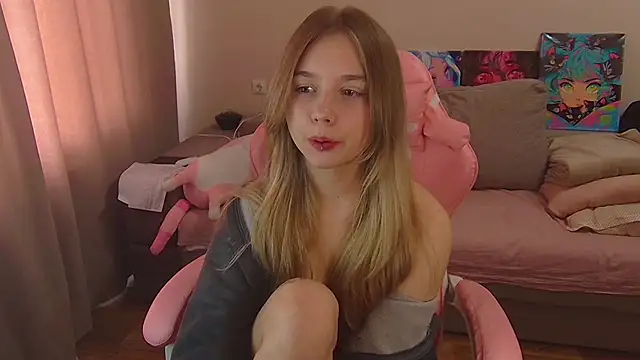 Snapshot of Olivka_Grr chatting on September 18, 12:51 pm Olivka Grr online show from September 18, 12:51 pm