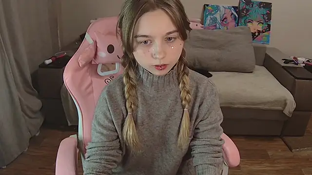 Snapshot of Olivka_Grr chatting on November 22, 3:00 pm Olivka Grr online show from November 22, 3:00 pm