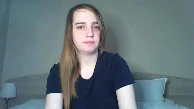 Snapshot of EvieRoseex chatting on April 9, 9:58 am EvieRoseex online show from April 9, 9:58 am