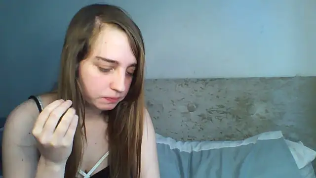 Snapshot of EvieRoseex chatting on April 23, 1:13 pm EvieRoseex online show from April 23, 1:13 pm