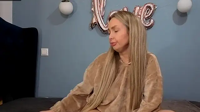 AnnaMaee online show from February 26, 1:21 am