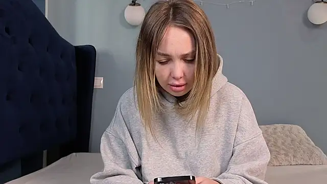 AnnaMaee online show from March 17, 8:28 am