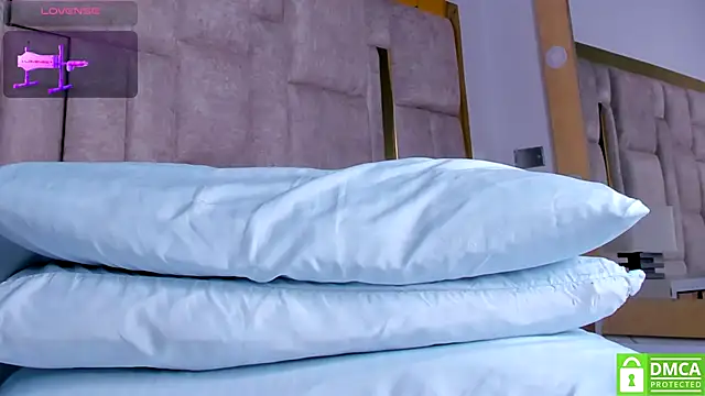 Eris Rose online show from November 7, 8:20 pm