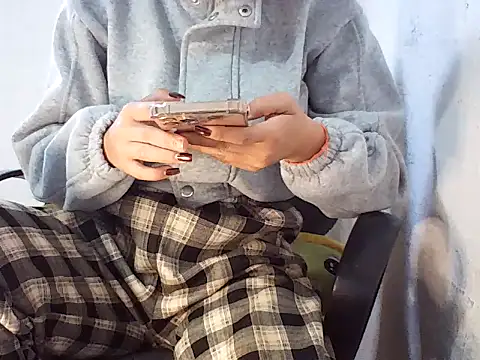 Snapshot of Haralushiaaax chatting on December 23, 1:14 am Haralushiaaax online show from December 23, 1:14 am