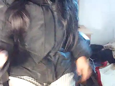 Snapshot of Haralushiaaax chatting on January 13, 1:22 am Haralushiaaax online show from January 13, 1:22 am