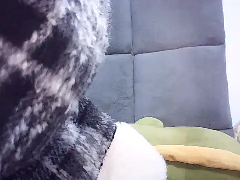 Snapshot of Haralushiaaax chatting on January 15, 1:43 am Haralushiaaax online show from January 15, 1:43 am