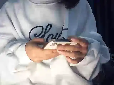 Snapshot of Haralushiaaax chatting on February 9, 1:42 am Haralushiaaax online show from February 9, 1:42 am