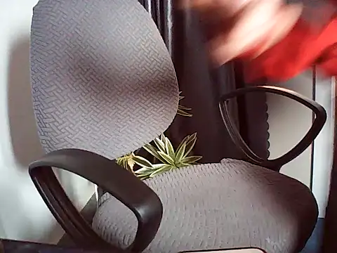 Snapshot of Haralushiaaax chatting on March 4, 1:33 am Haralushiaaax online show from March 4, 1:33 am