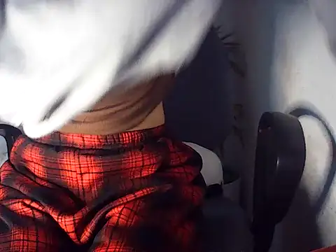 Snapshot of Haralushiaaax chatting on March 12, 1:12 am Haralushiaaax online show from March 12, 1:12 am