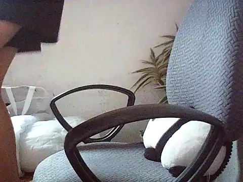 Snapshot of Haralushiaaax chatting on March 21, 1:21 am Haralushiaaax online show from March 21, 1:21 am