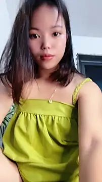 Snapshot of Haralushiaaax chatting on August 7, 1:02 pm Haralushiaaax online show from August 7, 1:02 pm