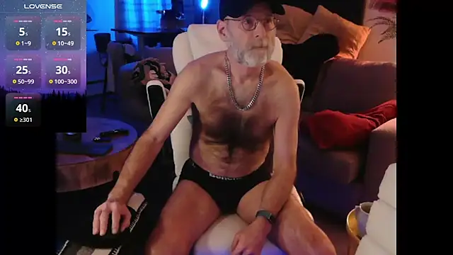 Snapshot of Towndude123 chatting on February 8, 6:22 am Towndude123 online show from February 8, 6:22 am