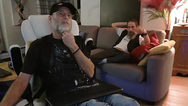 Snapshot of Towndude123 chatting on February 20, 11:54 pm Towndude123 online show from February 20, 11:54 pm