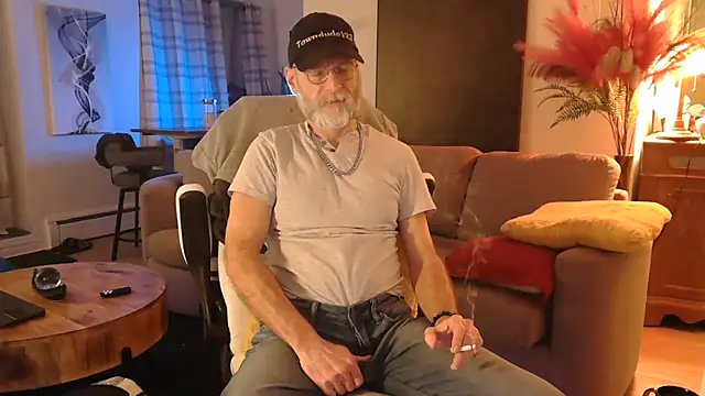 Snapshot of Towndude123 chatting on February 24, 2:19 am Towndude123 online show from February 24, 2:19 am